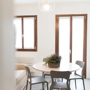 venezia-fly-apartments.hotelinveneto.com/